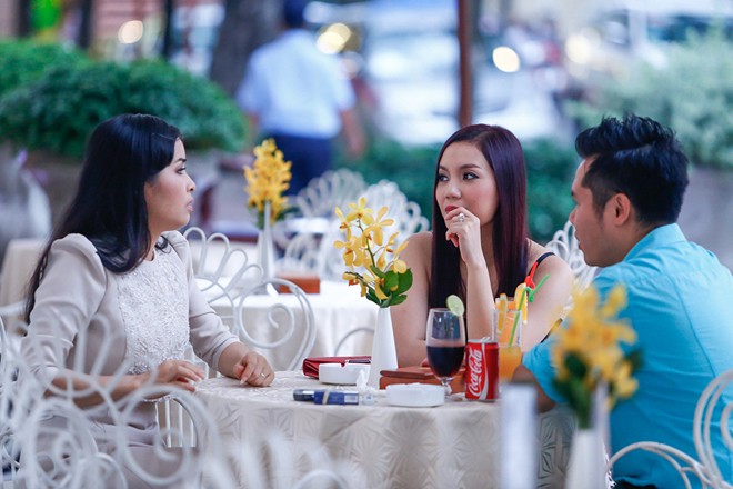 Ngọc Anh ăn tối cùng gia đình 'ca sỹ nhà trăm tỷ' - ảnh 2