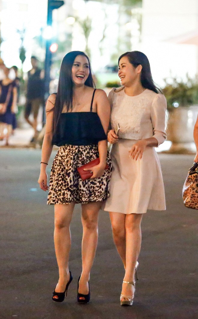 Ngọc Anh ăn tối cùng gia đình 'ca sỹ nhà trăm tỷ' - ảnh 6
