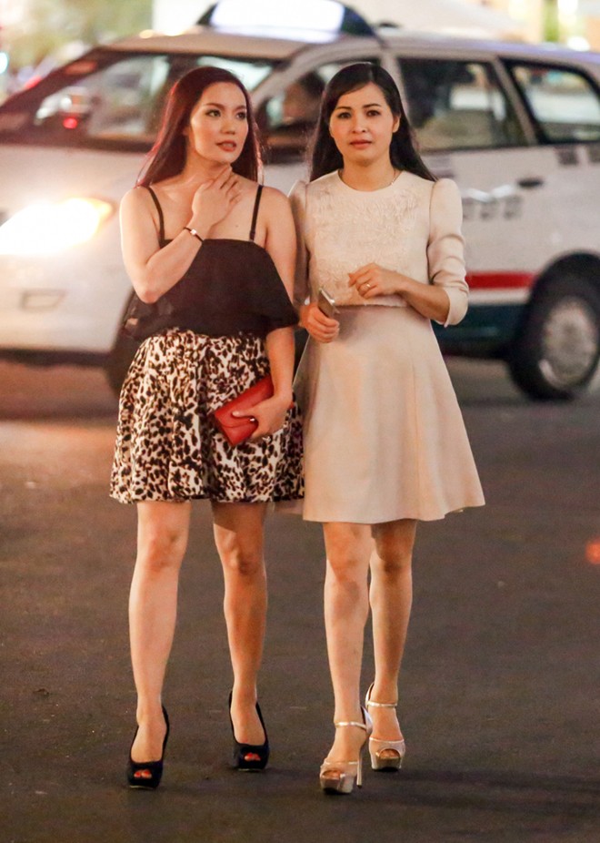 Ngọc Anh ăn tối cùng gia đình 'ca sỹ nhà trăm tỷ' - ảnh 5