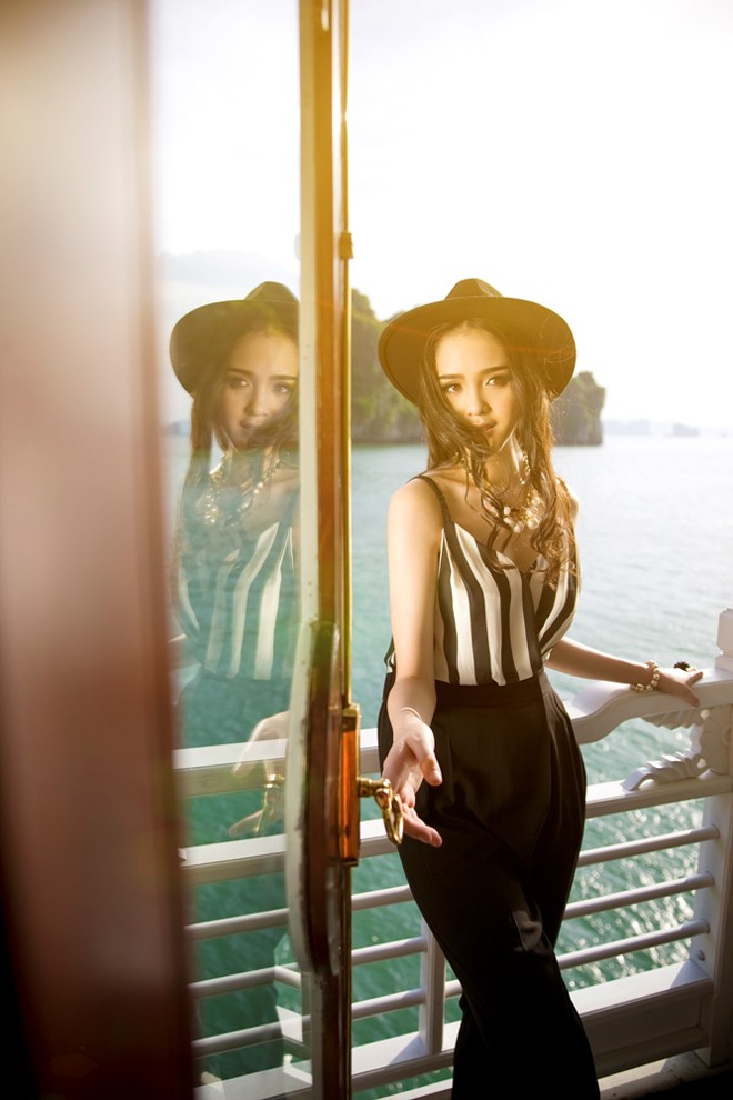 Á hậu Hoàng Anh khoe vóc dáng kiêu sa giữa vịnh Hạ Long - ảnh 7