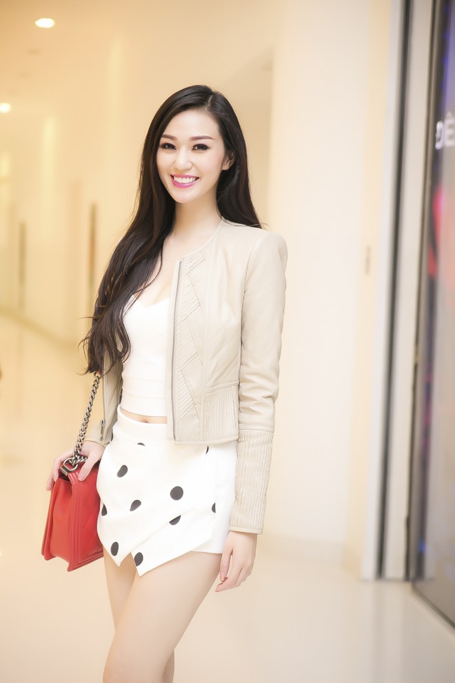 Khánh My khoe da trắng, dáng xinh ở rạp chiếu phim - ảnh 6