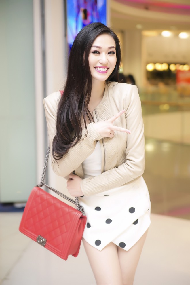 Khánh My khoe da trắng, dáng xinh ở rạp chiếu phim - ảnh 4