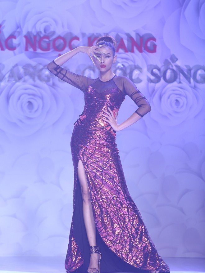 Hoàng Yến đeo móng vuốt như ma nữ trên sàn catwalk - ảnh 1