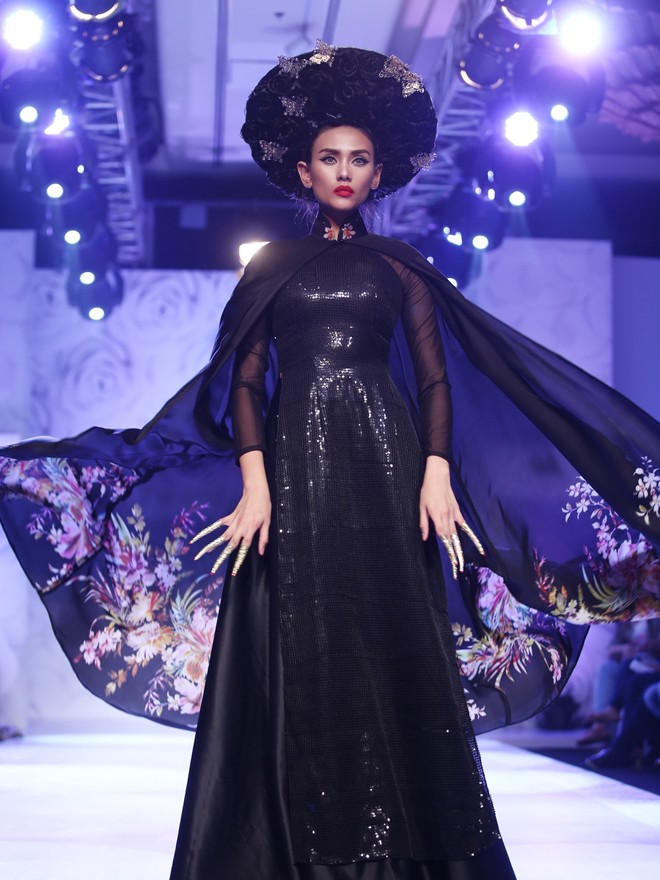 Hoàng Yến đeo móng vuốt như ma nữ trên sàn catwalk - ảnh 6