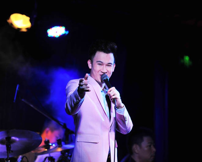 Diễn cực 'sung', Dương Triệu Vũ bị khán giả vây kín - ảnh 11