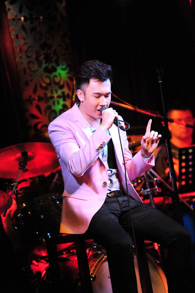 Diễn cực 'sung', Dương Triệu Vũ bị khán giả vây kín - ảnh 10