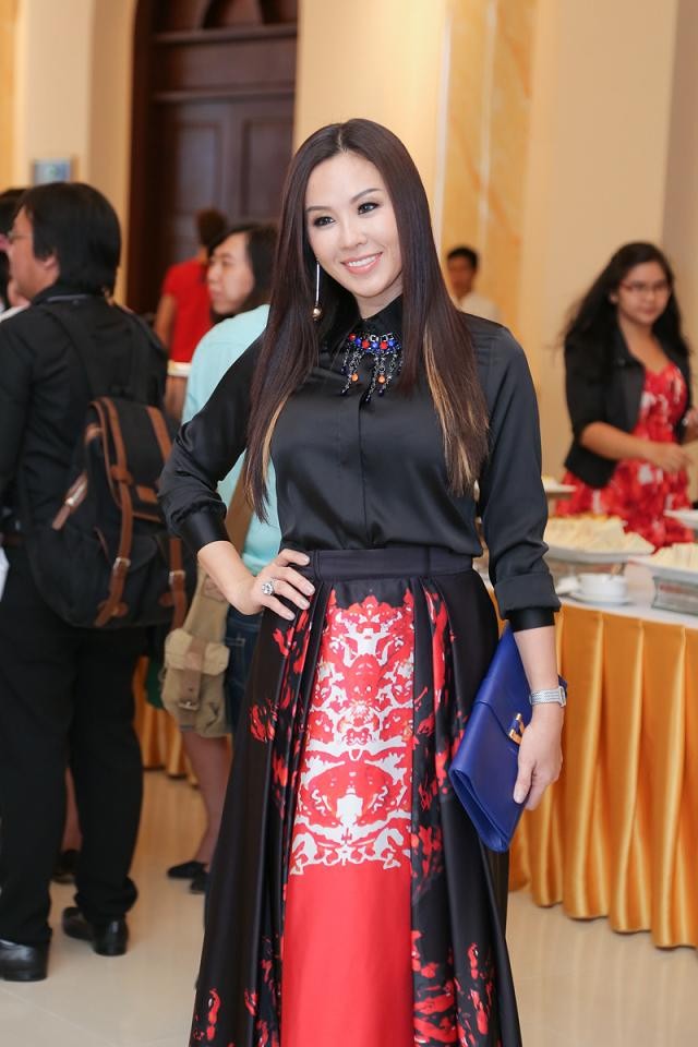 Thu Hoài khoe dáng với váy 140 triệu đồng - ảnh 2