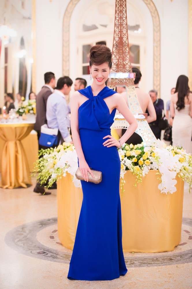 Dàn mỹ nữ 'đọ' lưng trần, ngực đầy sexy ở Hà Nội - ảnh 5