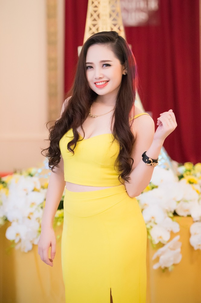 Dàn mỹ nữ 'đọ' lưng trần, ngực đầy sexy ở Hà Nội - ảnh 12