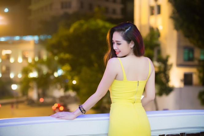 Dàn mỹ nữ 'đọ' lưng trần, ngực đầy sexy ở Hà Nội - ảnh 13