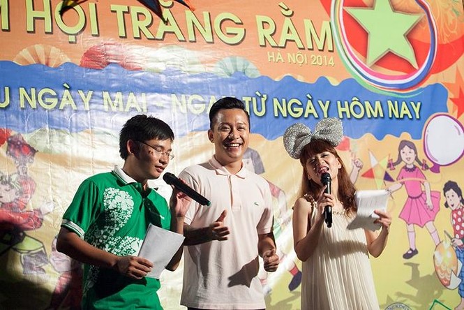 Tuấn Hưng phá cỗ trung thu cùng trẻ em nghèo - ảnh 3