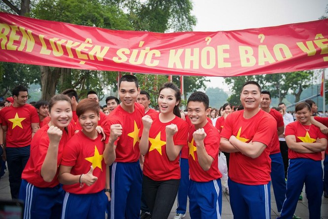 Hoa hậu Kỳ Duyên năng động chạy bộ quanh hồ Hoàn Kiếm - ảnh 4