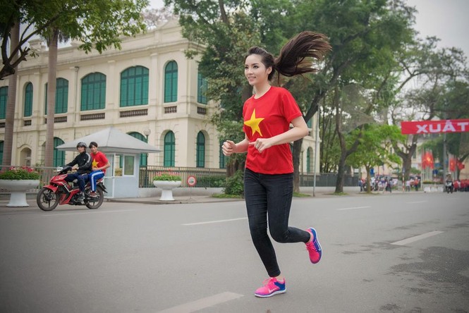 Hoa hậu Kỳ Duyên năng động chạy bộ quanh hồ Hoàn Kiếm - ảnh 8