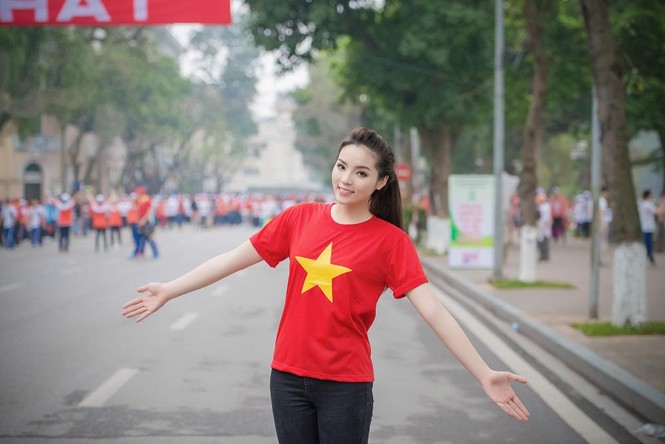 Hoa hậu Kỳ Duyên năng động chạy bộ quanh hồ Hoàn Kiếm - ảnh 11