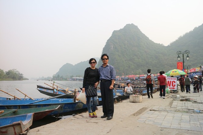 Chế Linh cùng vợ đi vãn cảnh chùa Hương - ảnh 1
