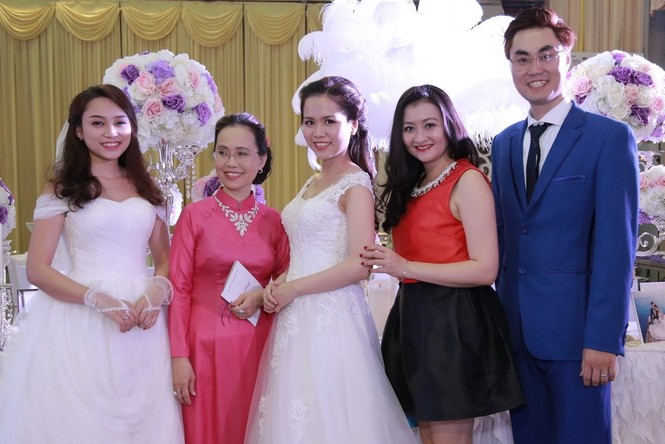 Kỷ niệm 30 năm ngày cưới, NSND Quang Thọ làm đám cưới cho 2 con - ảnh 2