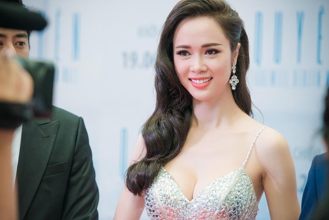 Vũ Ngọc Anh gợi cảm sánh vai cùng Trần Bảo Sơn - ảnh 10