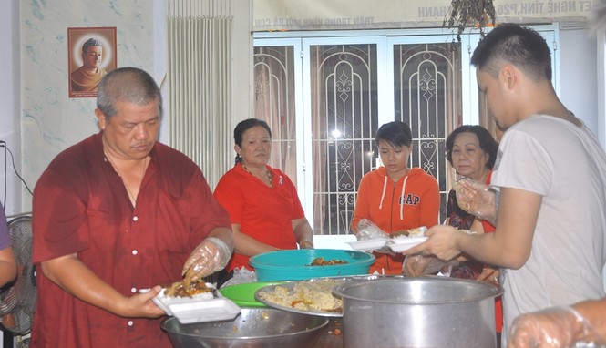 Hàng ngàn người đi lễ Vu lan báo hiếu - ảnh 9