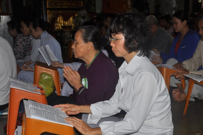 Hàng ngàn người đi lễ Vu lan báo hiếu - ảnh 4