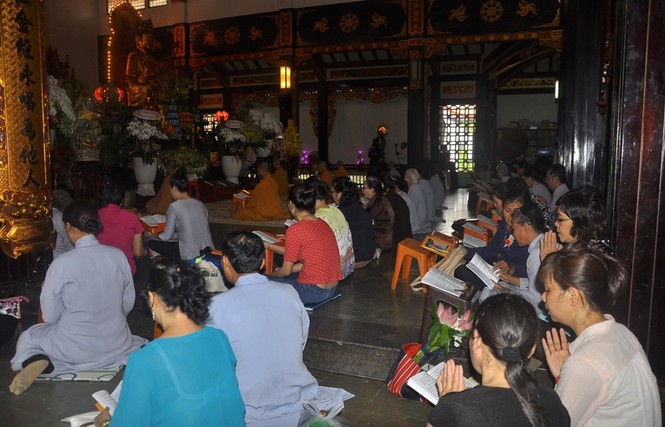 Hàng ngàn người đi lễ Vu lan báo hiếu - ảnh 5