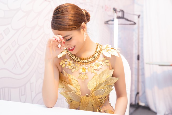Hoàng Thùy Linh 'đốt mắt' khán giả với váy xuyên thấu - ảnh 6