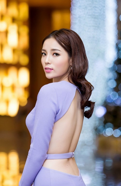 Bản tin Hoa hậu: Huyền My cùng mẹ đi phát cơm từ thiện - ảnh 6