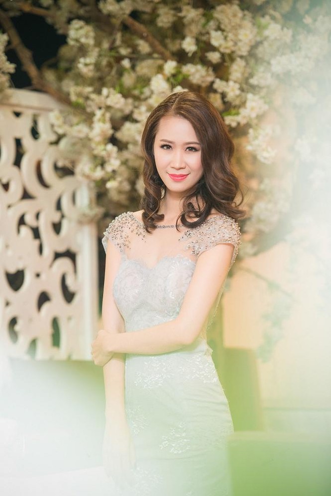 Dương Thùy Linh, Phan Thị Mơ khoe lưng trần quyến rũ - ảnh 3
