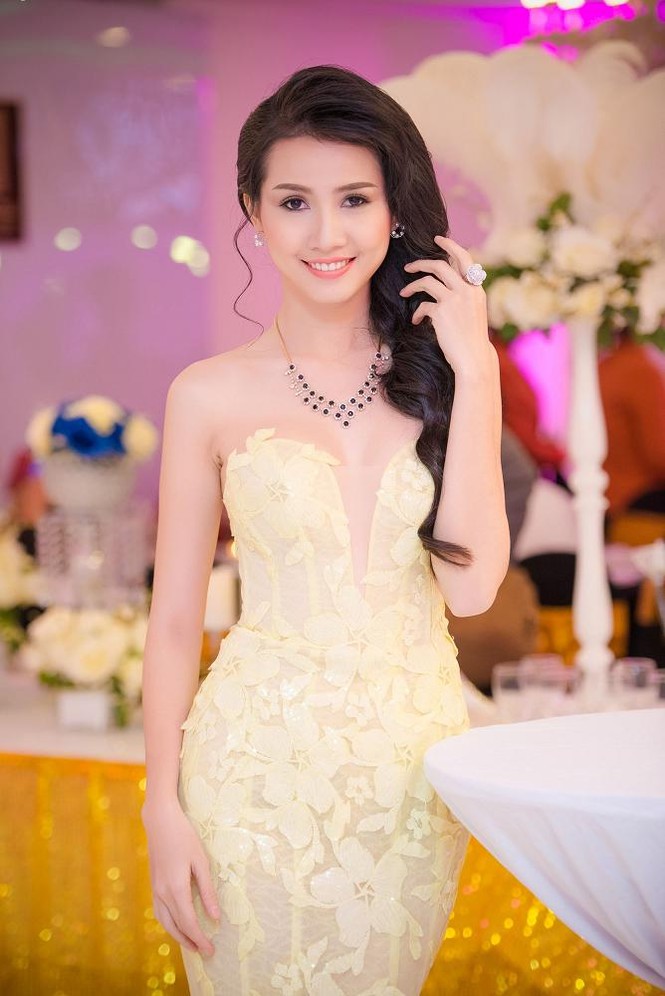 Dương Thùy Linh, Phan Thị Mơ khoe lưng trần quyến rũ - ảnh 8