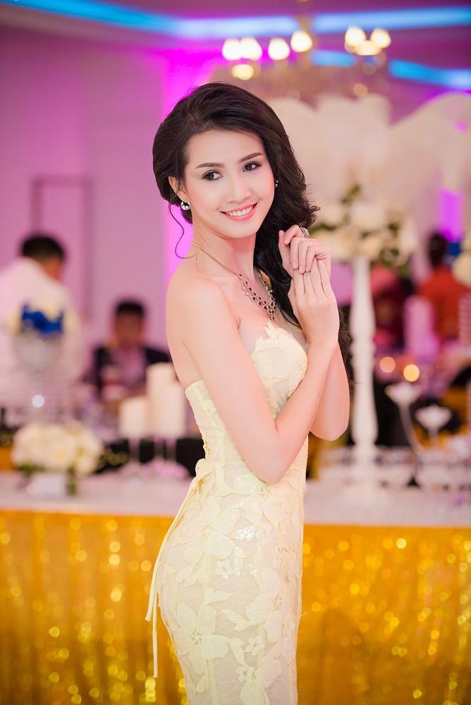 Dương Thùy Linh, Phan Thị Mơ khoe lưng trần quyến rũ - ảnh 10