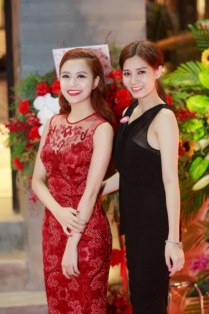Hoàng Thùy Linh mặc váy xuyên thấu hội ngộ Quỳnh Nga - ảnh 1
