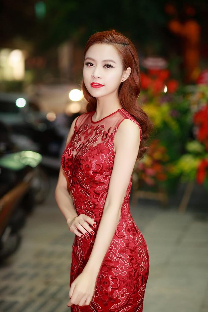 Hoàng Thùy Linh mặc váy xuyên thấu hội ngộ Quỳnh Nga - ảnh 2