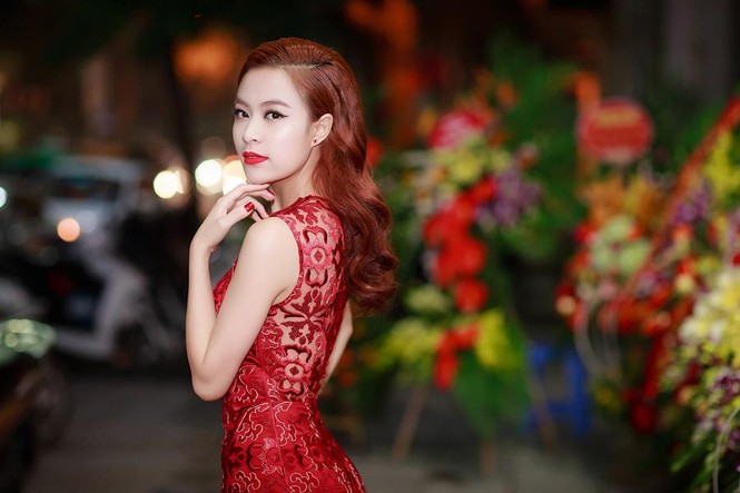 Hoàng Thùy Linh mặc váy xuyên thấu hội ngộ Quỳnh Nga - ảnh 4