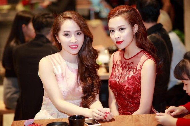 Hoàng Thùy Linh mặc váy xuyên thấu hội ngộ Quỳnh Nga - ảnh 8