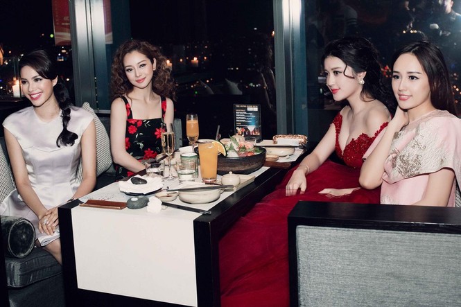 Dàn Hoa hậu, Á hậu khoe sắc vóc với váy áo gợi cảm - ảnh 11
