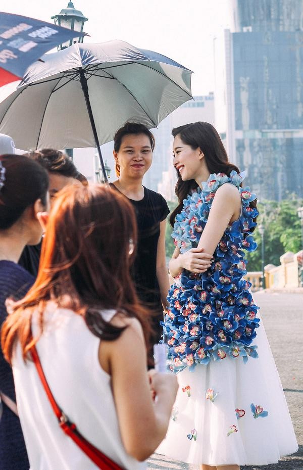 Hoa hậu Thu Thảo xinh đẹp với váy kết hàng trăm hoa lan - ảnh 5