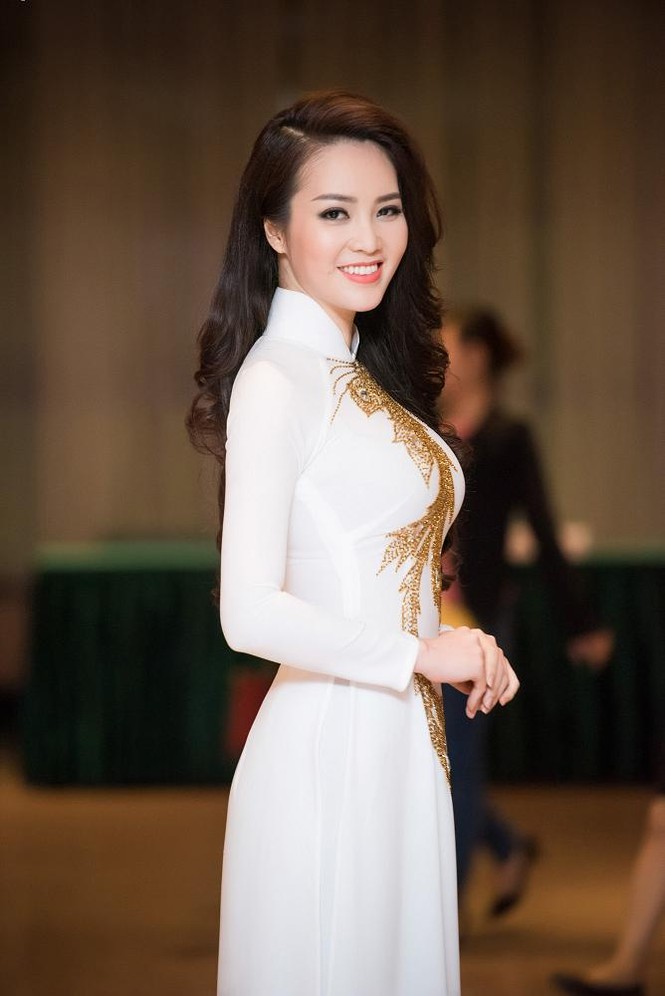 Á hậu Thụy Vân đẹp 'không tì vết' trên ghế giám khảo - ảnh 7