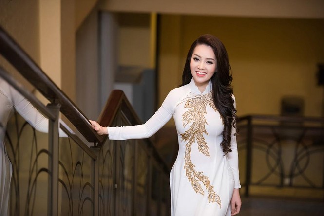 Á hậu Thụy Vân đẹp 'không tì vết' trên ghế giám khảo - ảnh 8