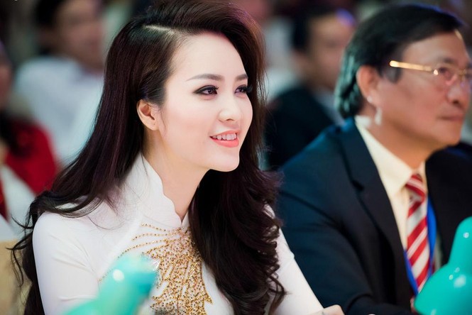 Á hậu Thụy Vân đẹp 'không tì vết' trên ghế giám khảo - ảnh 11