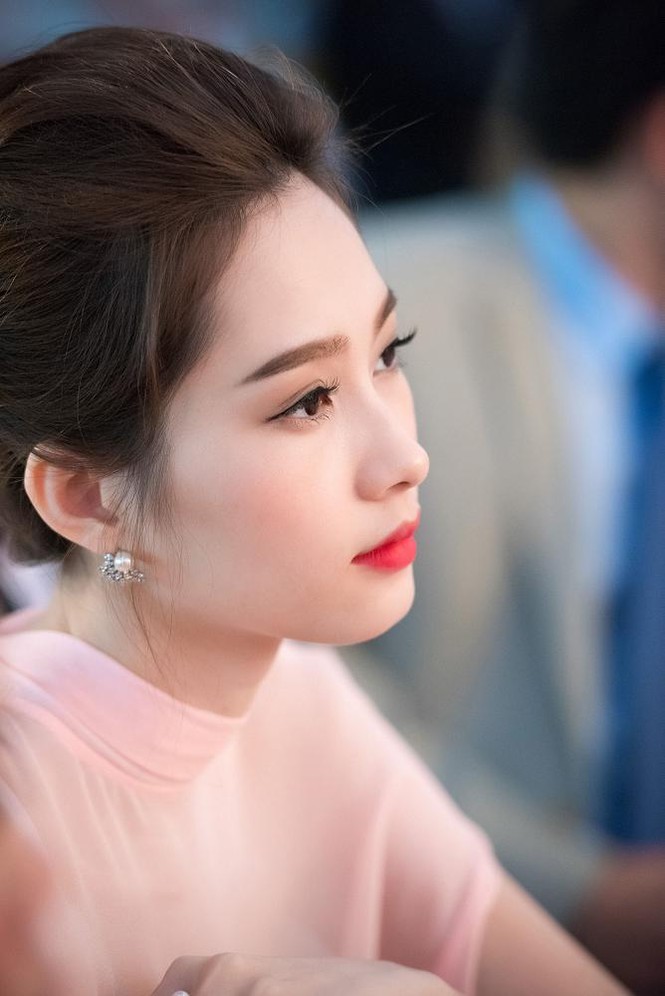 Hoa hậu Thu Thảo đẹp 'trong veo' với váy hồng pastel - ảnh 10