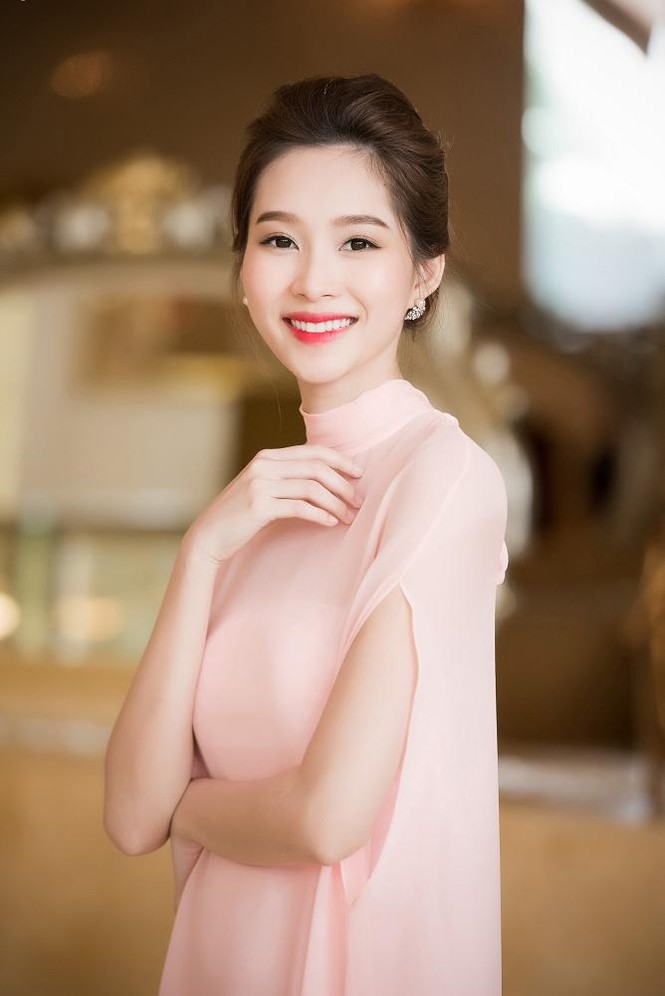 Hoa hậu Thu Thảo đẹp 'trong veo' với váy hồng pastel - ảnh 4