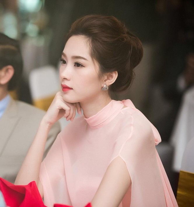 Hoa hậu Thu Thảo đẹp 'trong veo' với váy hồng pastel - ảnh 8