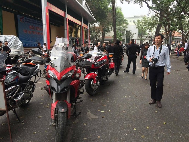 Dàn mô-tô hộ tống Trần Lập về nơi an nghỉ cuối cùng - ảnh 1