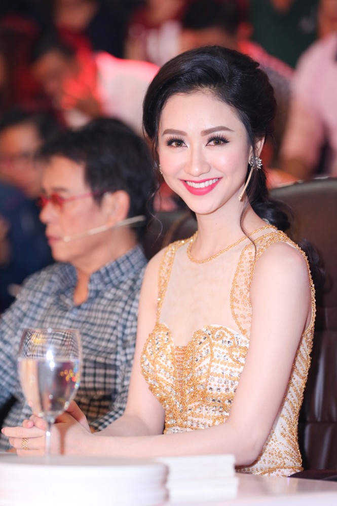 Á hậu Hà Thu kiêu sa, gợi cảm trên ghế nóng - ảnh 8