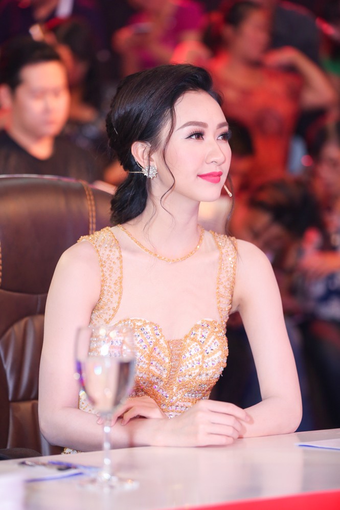 Á hậu Hà Thu kiêu sa, gợi cảm trên ghế nóng - ảnh 7