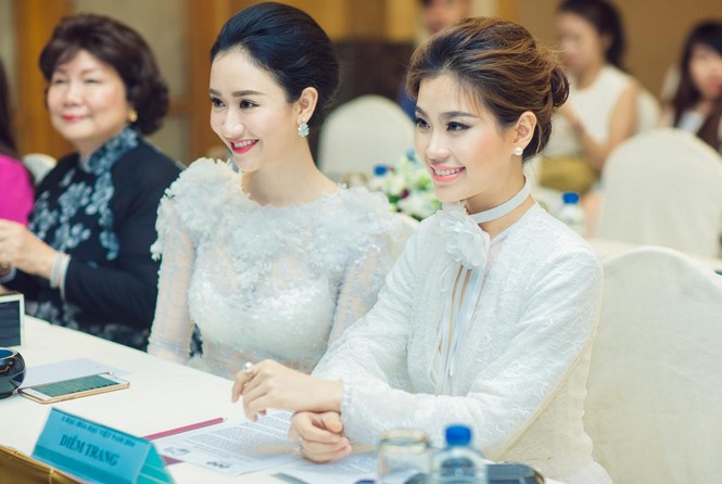 Á hậu Diễm Trang giấu bụng bầu với váy ren xuyên thấu - ảnh 7