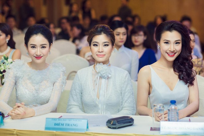 Á hậu Diễm Trang giấu bụng bầu với váy ren xuyên thấu - ảnh 9
