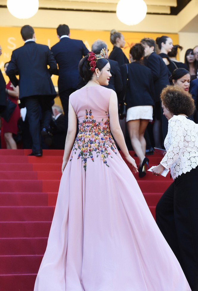 Lý Nhã Kỳ đội vương miện 'nữ hoàng' trên thảm đỏ Cannes - ảnh 8