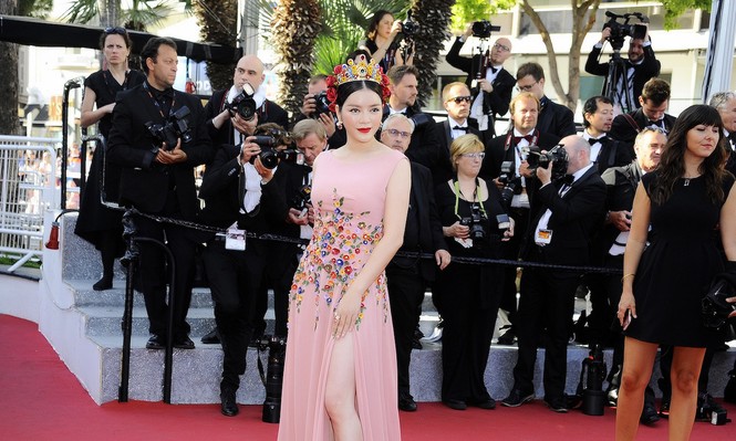 Lý Nhã Kỳ đội vương miện 'nữ hoàng' trên thảm đỏ Cannes - ảnh 7