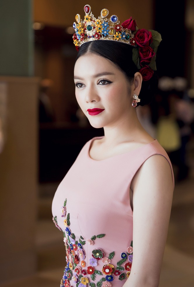 Lý Nhã Kỳ đội vương miện 'nữ hoàng' trên thảm đỏ Cannes - ảnh 2