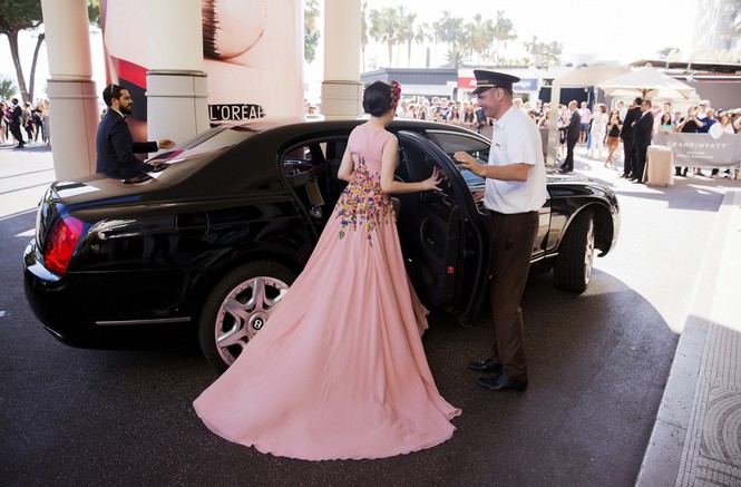 Lý Nhã Kỳ đội vương miện 'nữ hoàng' trên thảm đỏ Cannes - ảnh 4